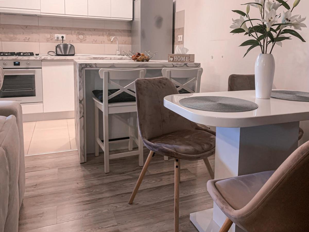 Apartment 2 Rooms Luxury ブカレスト エクステリア 写真