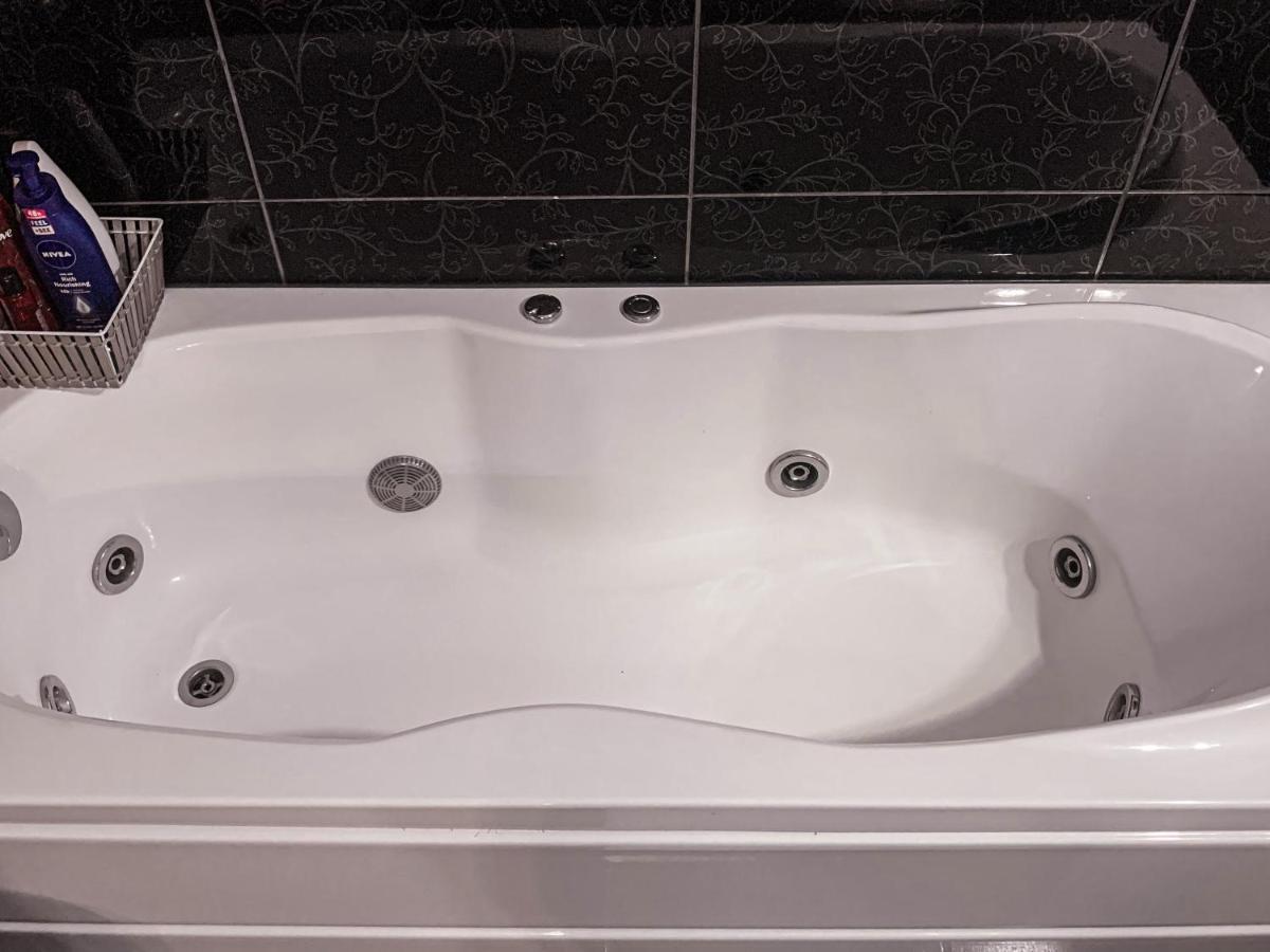 Apartment 2 Rooms Luxury ブカレスト エクステリア 写真